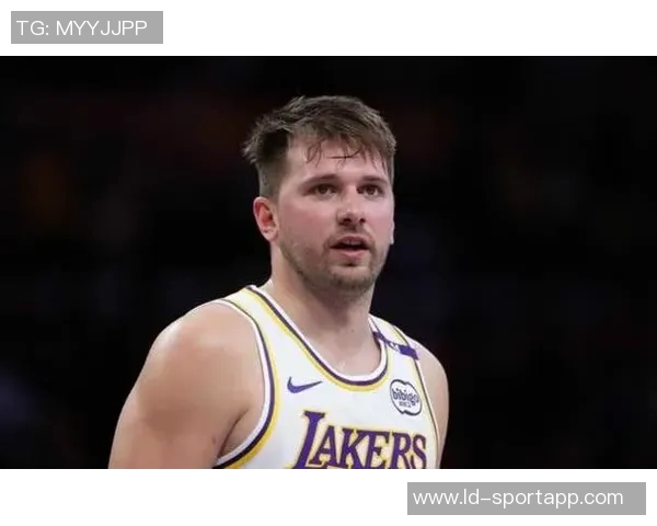 东契奇三分球表现不佳翻白眼回应记者感谢引发热议