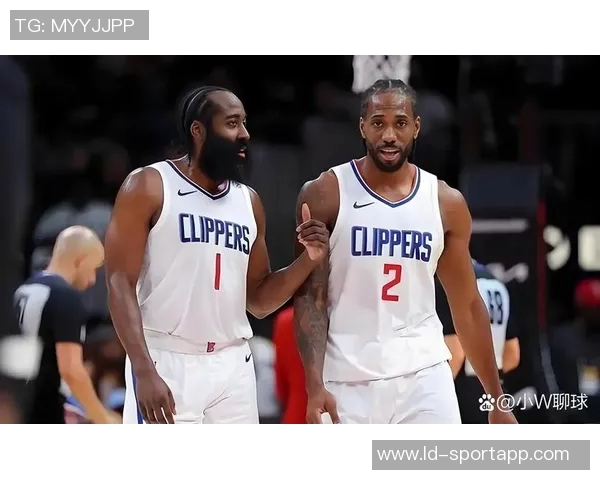 哈登谈球队首发调整探索有效组合不断优化无效阵容