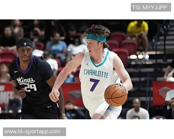 克尼佩尔表现出色12投7中砍下21分7助攻三分球命中率高达55