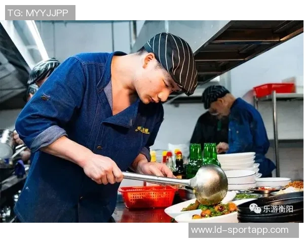 哈兰德在家享受红外线理疗与美食烹饪的双重乐趣