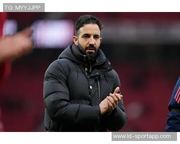 曼联高层认可阿莫林执教表现将于明夏着手补强中场位置