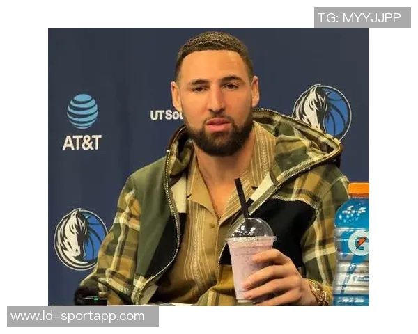 克莱兴奋拿到比赛用球期待三分球里程碑的到来